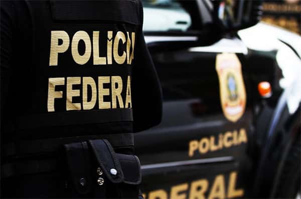 Carro e Uniforme da Policia Federal
