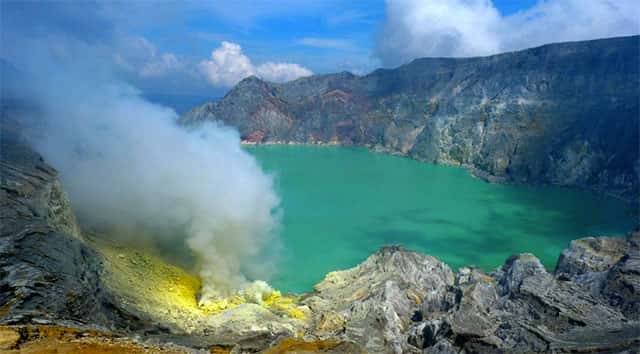 cratera de vulcao na Indonesia