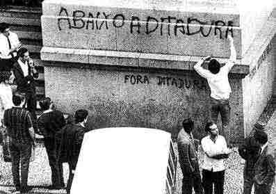 Fora ditadura, Pichação em muro